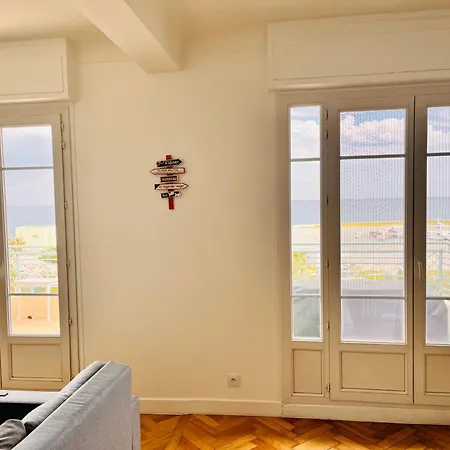2 Bedroom Flat With Sea View And Huge Terrace Nizza