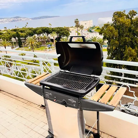 2 Bedroom Flat With Sea View And Huge Terrace 아파트