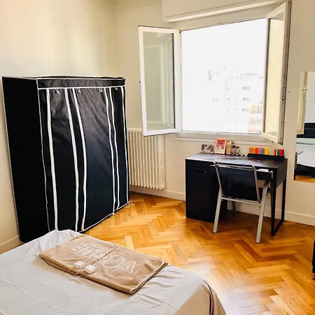 아파트 2 Bedroom Flat With Sea View And Huge Terrace