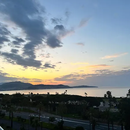2 Bedroom Flat With Sea View And Huge Terrace *