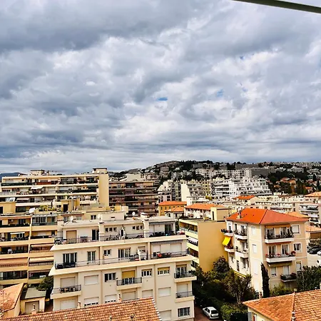 아파트 2 Bedroom Flat With Sea View And Huge Terrace 니스