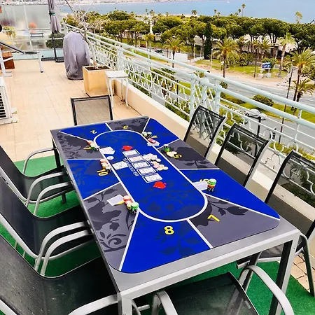 2 Bedroom Flat With Sea View And Huge Terrace 아파트